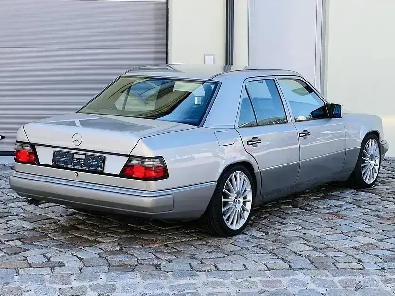 Gebraucht Mercedes 300 AMG 179 PS (131 kW) 1991 Rauchsilber Limousine