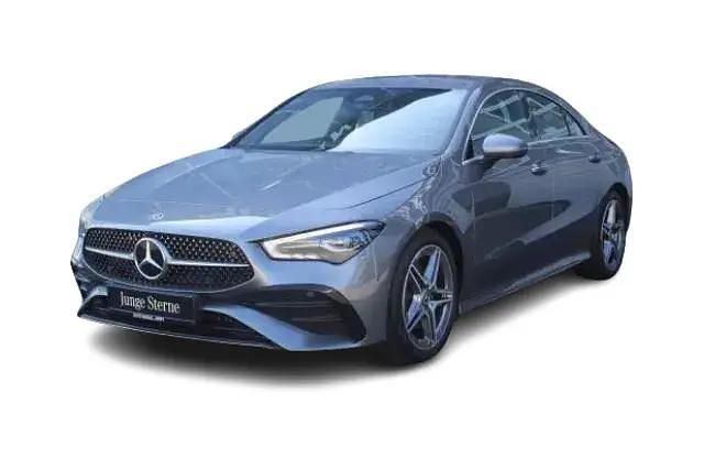 Grau Gebraucht 2024 Mercedes CLA200 AMG Coupé | 33.390 € (Guter Preis) - Bild 1/4