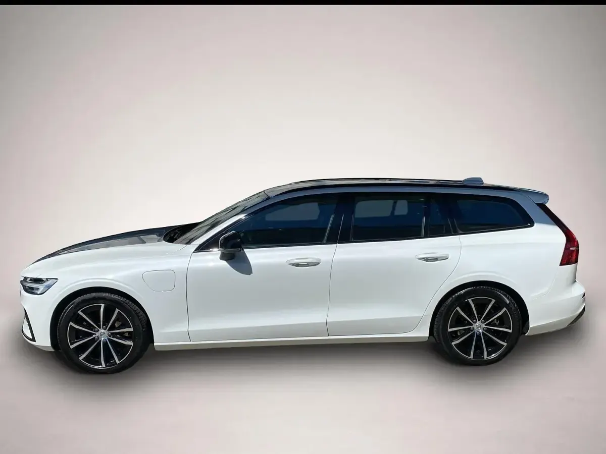 Gebraucht Volvo V60 Plus 455 PS (334 kW) 2023 Manufacturer Kombi
