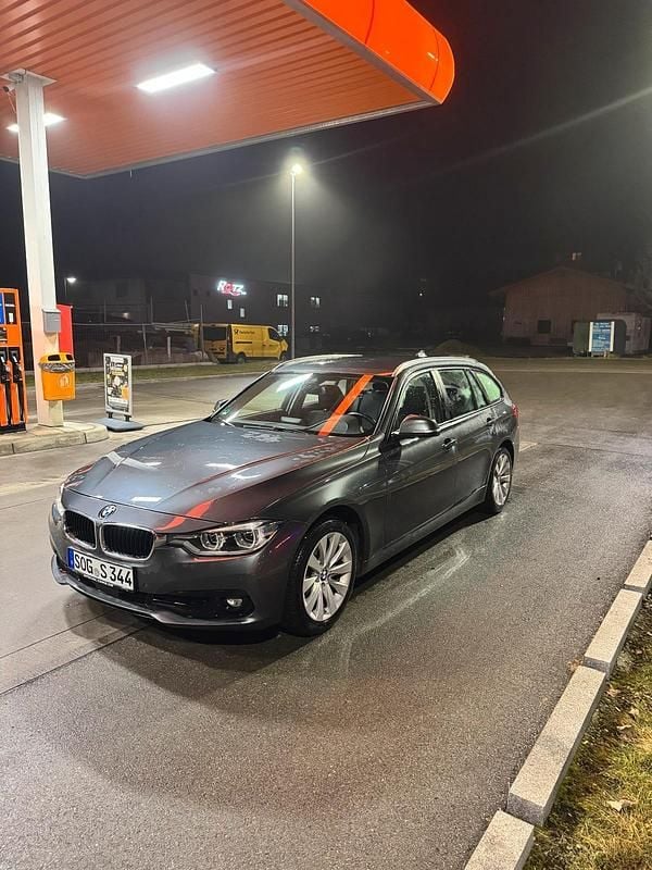 Grau Gebraucht 2015 BMW 320 Kombi | 11.499 € (Guter Preis) - Bild 1/4