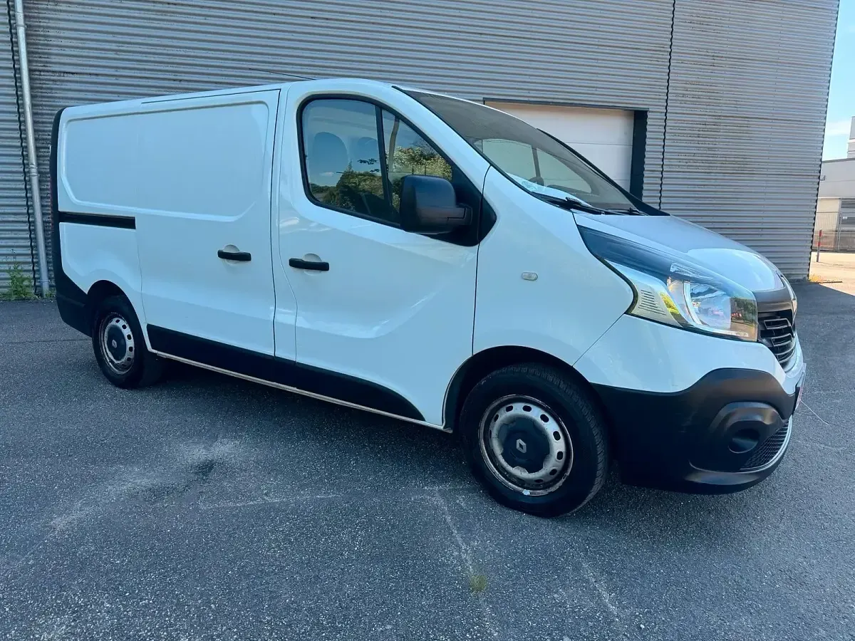Gebraucht Renault Trafic 90 PS (66 kW) 2016 Weiß Van / Kleinbus