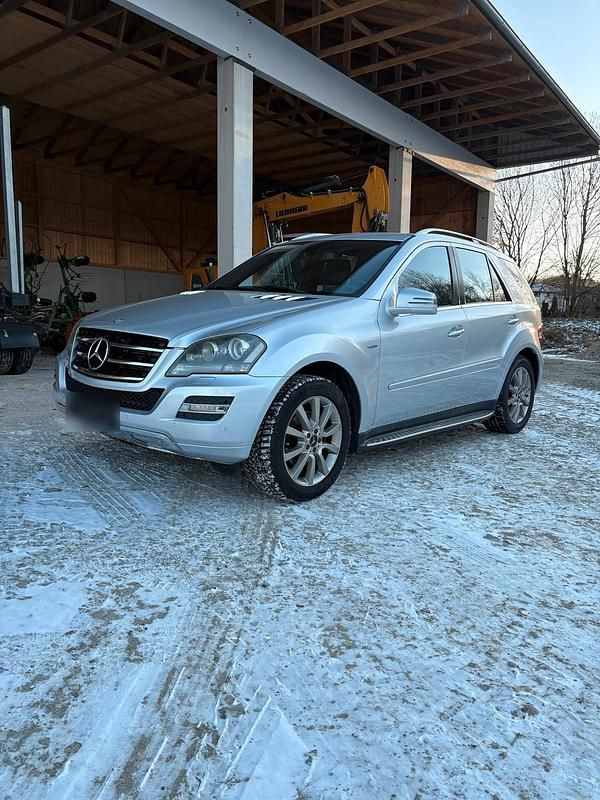Gebraucht Mercedes ML350 211 PS (155 kW) 2011 Silber SUV