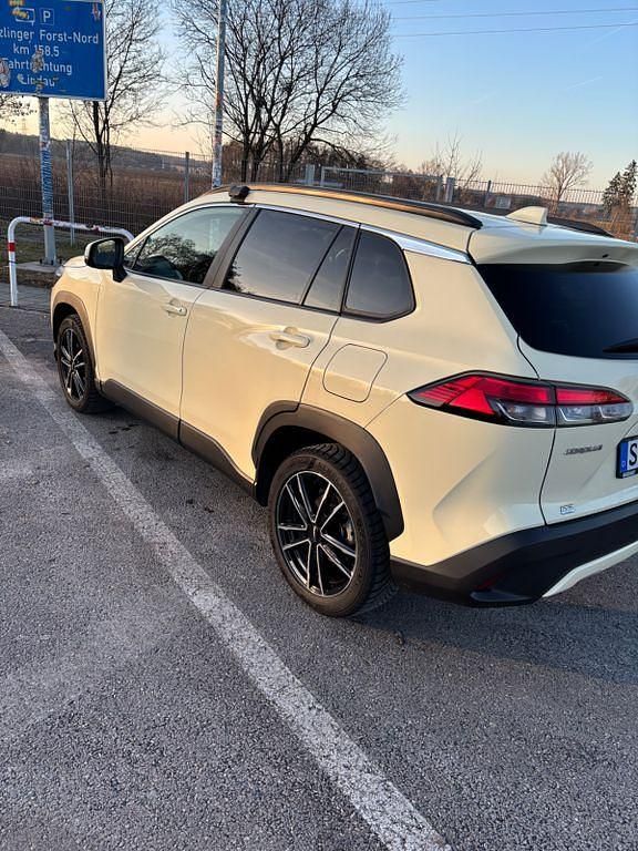 Gebraucht Toyota Corolla Cross Team 152 PS (111 kW) 2023 Weiß SUV