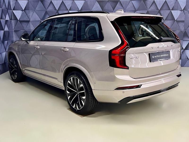 Neu Volvo XC90 Plus 455 PS (334 kW) 2026 Silber SUV