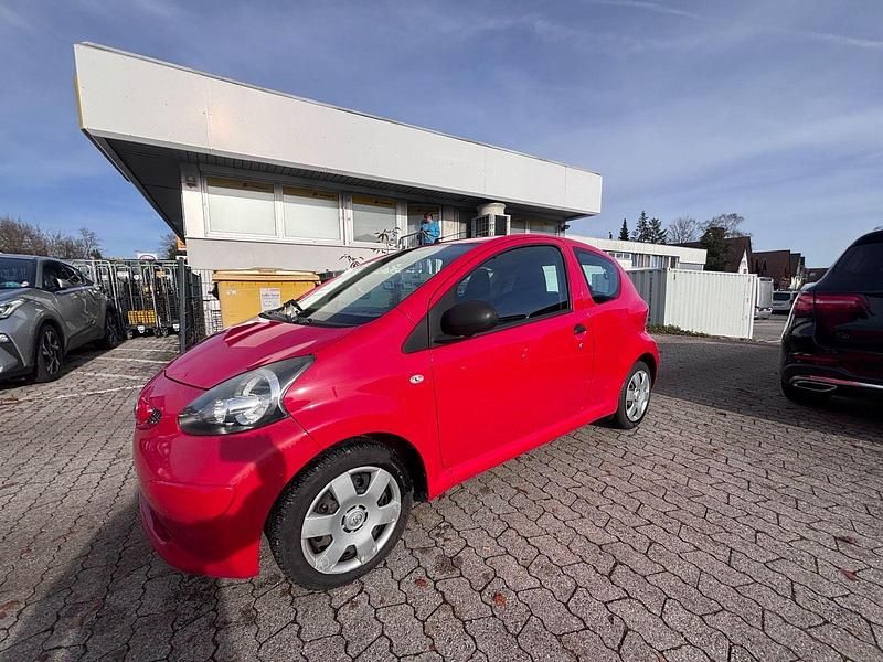 Rot Gebraucht 2007 Toyota Aygo Basis Kleinwagen | 3.350 € (Etwas zu teuer) - Bild 1/4