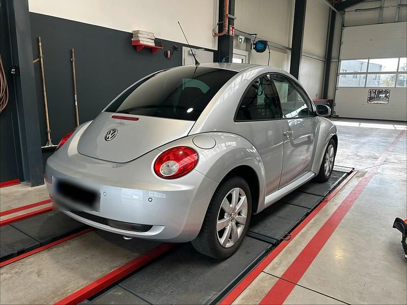 Gebraucht VW New Beetle 104 PS (76 kW) 2008 Grau Kleinwagen