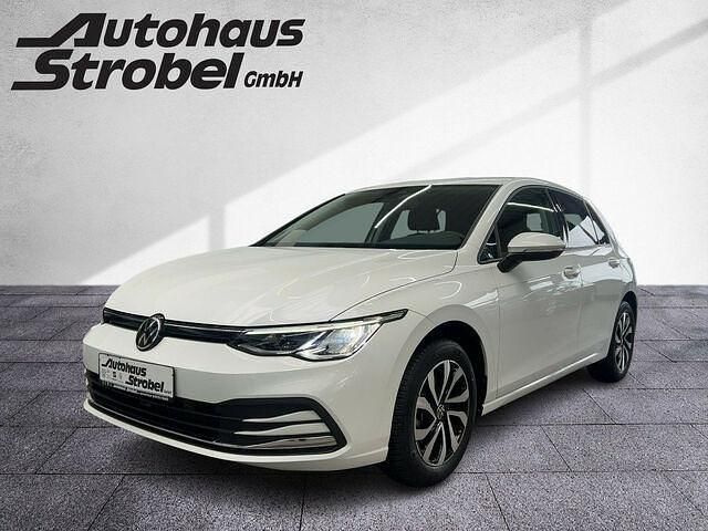 Gebraucht VW Golf VIII Active 110 PS (80 kW) 2021 Weiß oryxwhite perlmutteffekt Limousine
