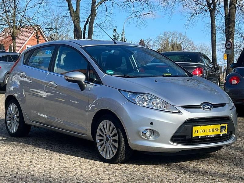 Gebraucht Ford Fiesta Titanium 82 PS (60 kW) 2009 Silber Kleinwagen
