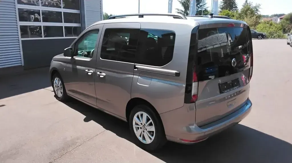 Gebraucht VW Caddy Basis 102 PS (75 kW) 2022 Beige Van / Kleinbus