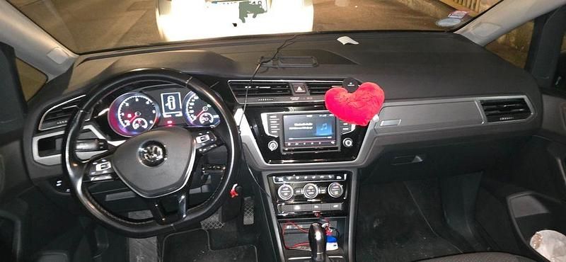 Grau Gebraucht 2016 VW Touran Comfortline Van / Kleinbus | 15.000 € (Guter Preis) - Bild 1/4