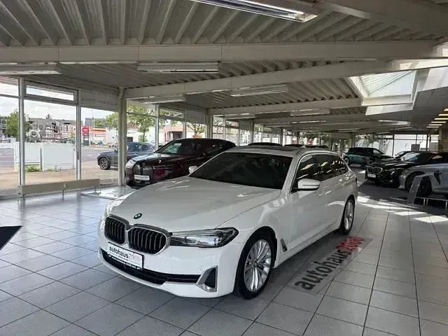 Gebraucht BMW 530 Luxury Line 286 PS (210 kW) 2023 Weiß Kombi