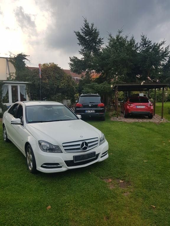 Weiß Gebraucht 2012 Mercedes C180 Elegance Limousine | 7.999 € (Superpreis) - Bild 1/2