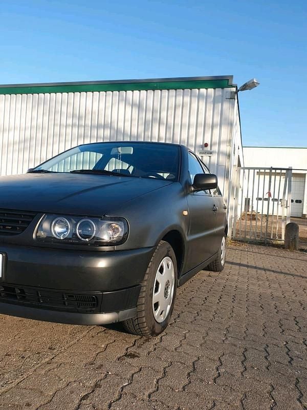 Schwarz Gebraucht 1996 VW Polo Kleinwagen | 1.550 € - Bild 1/4