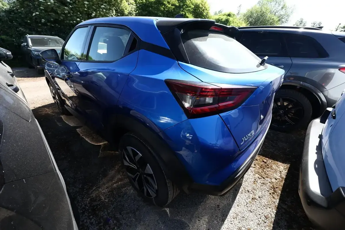 Neu Nissan Juke Acenta 143 PS (105 kW) 2025 Magnetic blue metallic SUV