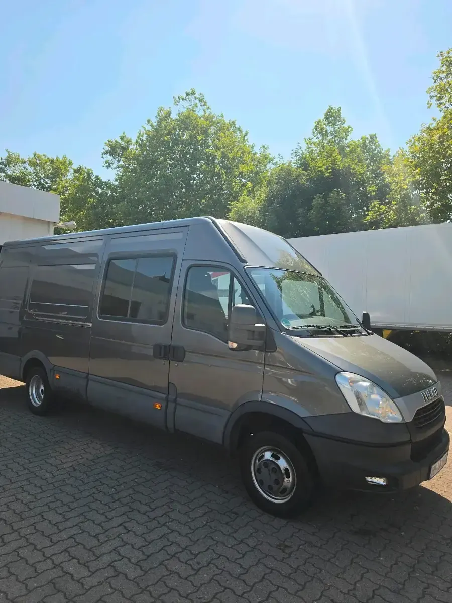 Gebraucht Iveco Daily 170 PS (125 kW) 2014 Grau Van / Kleinbus
