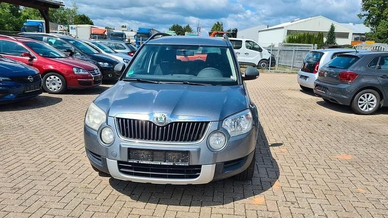 Grau Gebraucht 2011 Skoda Yeti SUV | 2.399 € (Superpreis) - Bild 1/4