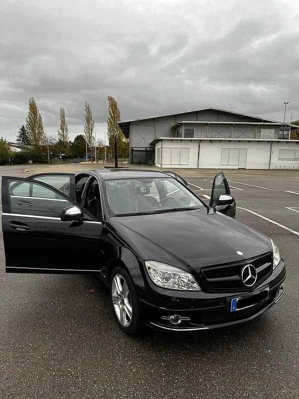 Schwarz Gebraucht 2007 Mercedes C200 Avantgarde Limousine | 7.500 € - Bild 1/4
