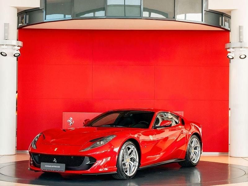 Gebraucht Ferrari 812 799 PS (587 kW) 2020 Rot Coupé