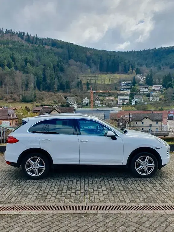 Second-hand Porsche Cayenne 299 CP (219 kW) 2012 Alb SUV