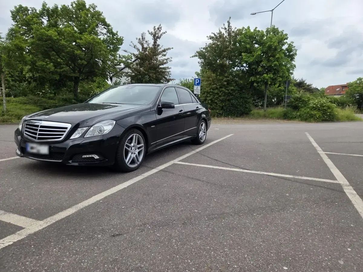 Gebraucht Mercedes E220 170 PS (125 kW) 2010 Schwarz Limousine