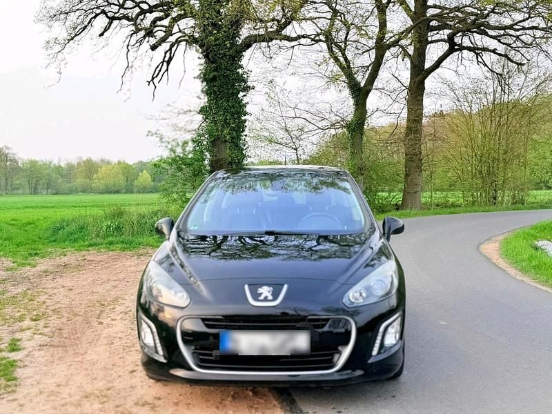 Second-hand Peugeot 308 156 CP (114 kW) 2013 Negru Berlinǎ