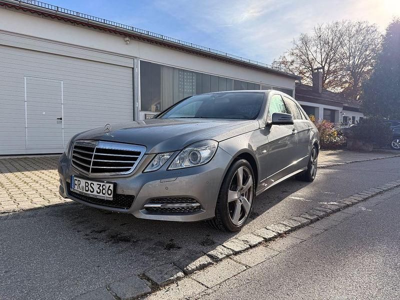 Grau Gebraucht 2011 Mercedes E300 Limousine | 9.900 € (Superpreis) - Bild 1/4