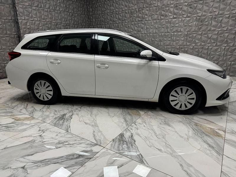 Gebraucht Toyota Auris Active 90 PS (66 kW) 2018 Weiß Limousine