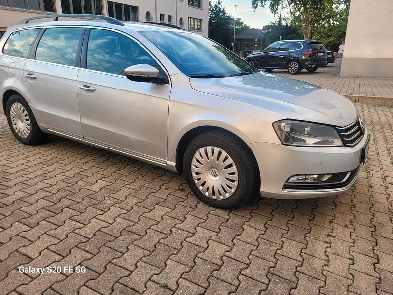 Silber Gebraucht 2013 VW Passat Kombi | 7.000 € (Guter Preis) - Bild 1/4