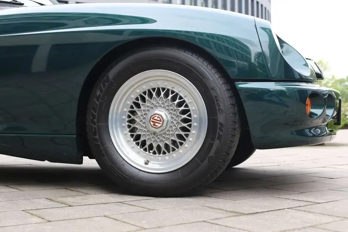 Käytetty MG RV8 190 HP (139 kW) 1995 Vihreä Avoauto