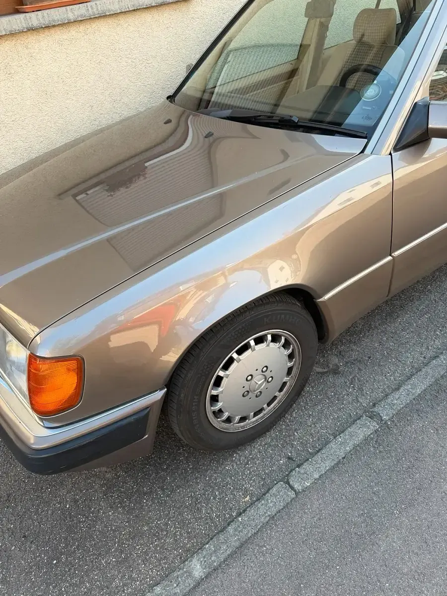 Gebraucht Mercedes E230 132 PS (97 kW) 1991 Braun Limousine