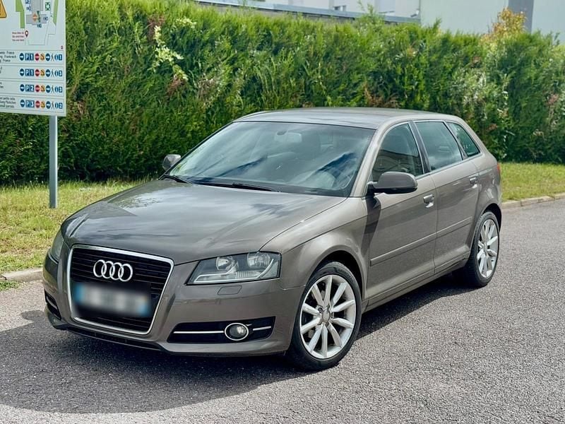 Braun Gebraucht 2011 Audi A3 Sportback Kleinwagen | 3.900 € (Superpreis) - Bild 1/4