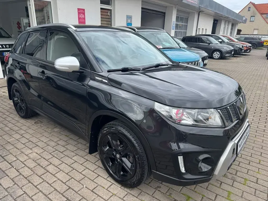 Gebraucht Suzuki Vitara 140 PS (102 kW) 2016 Schwarz SUV