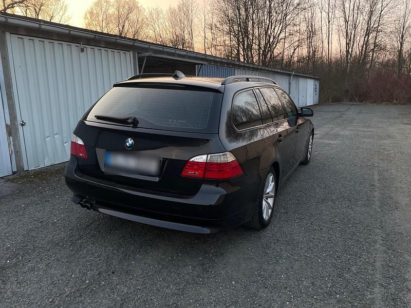 Gebraucht BMW 530 235 PS (172 kW) 2007 Schwarz Kombi