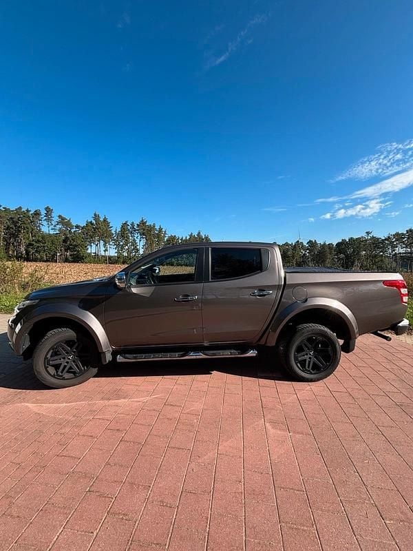 Braun Gebraucht 2016 Mitsubishi L200 Diamant Edition Abholung | 22.999 € (Fairer Preis) - Bild 1/4