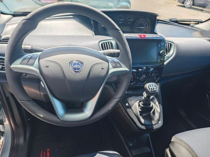 Gebraucht Lancia Ypsilon 69 PS (50 kW) 2024 Schwarz Kleinwagen