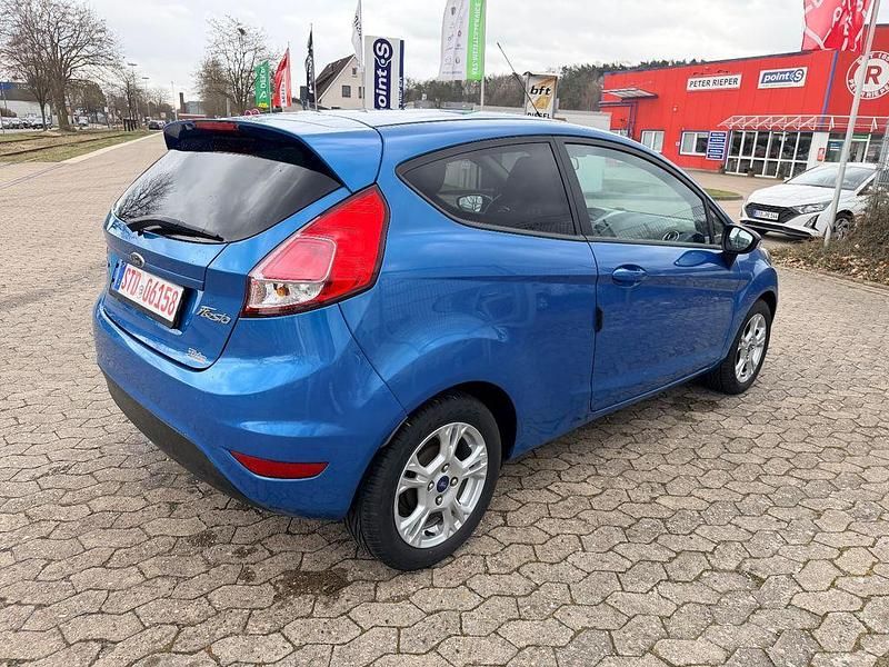 Gebraucht Ford Fiesta Trend 65 PS (47 kW) 2013 Blau Kleinwagen