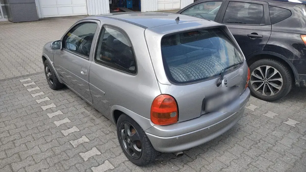 Second-hand Opel Corsa 90 CP (66 kW) 1997 Gri Hatchback