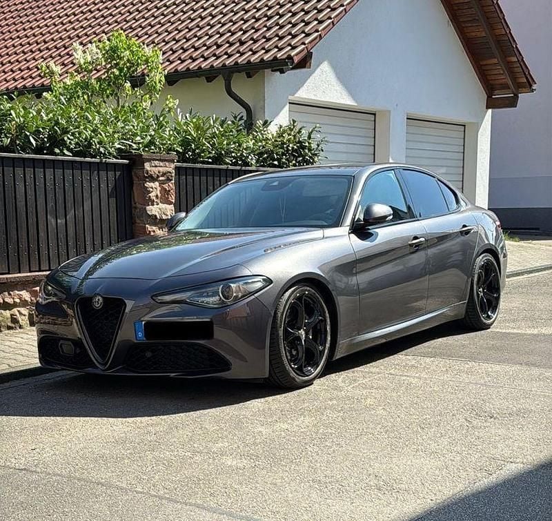 Gebraucht Alfa Romeo Giulia Super 179 PS (131 kW) 2016 Grau Limousine