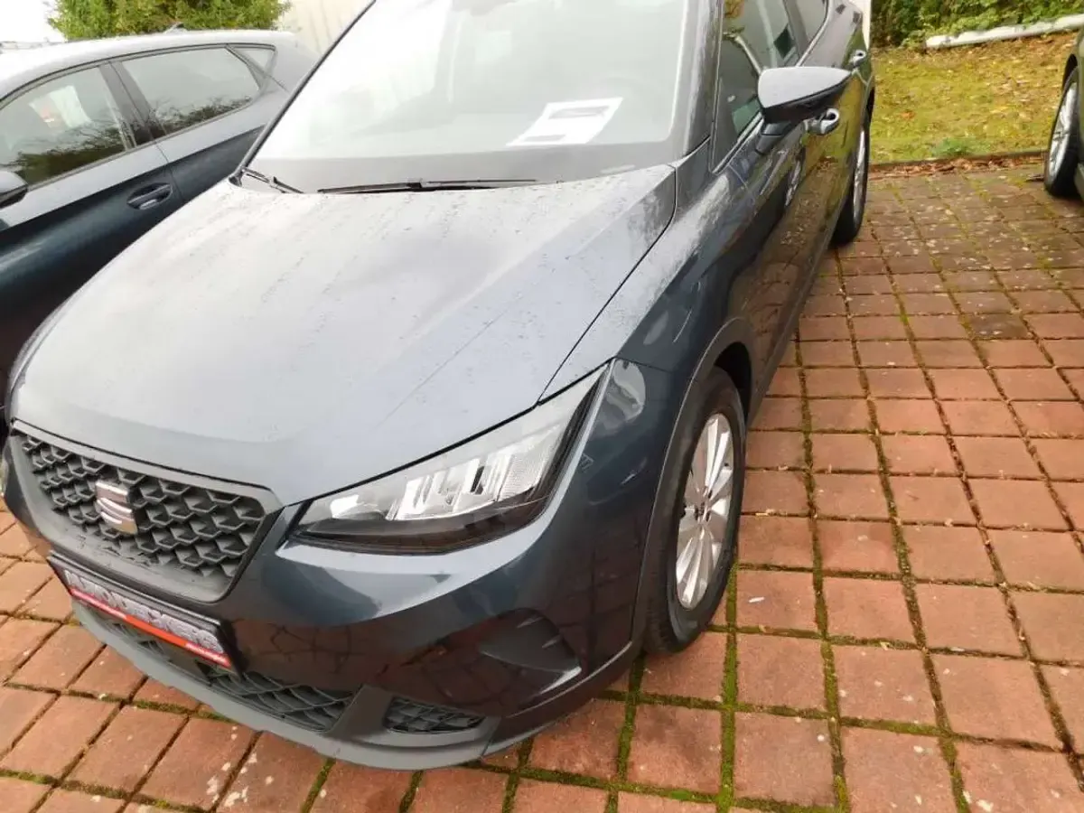 Gebraucht Seat Arona Style 110 PS (80 kW) 2023 Magneticgraumet. SUV
