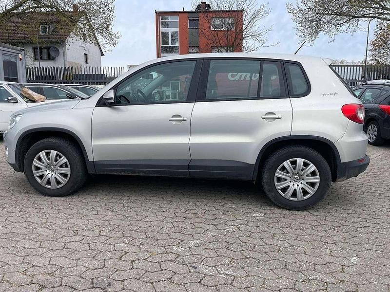 Gebraucht VW Tiguan Freestyle 140 PS (102 kW) 2011 Silver leaf white gold SUV