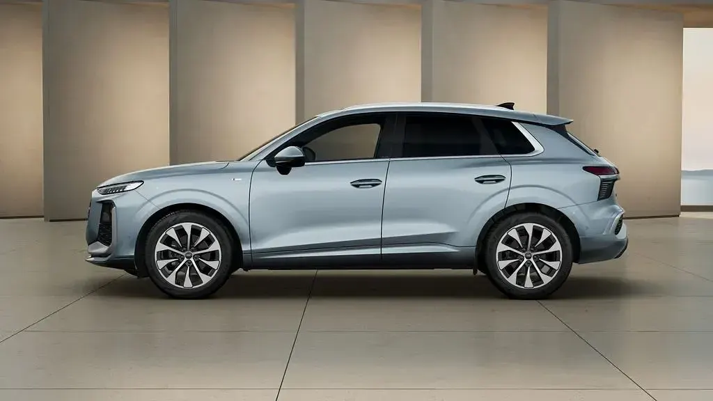 Gebraucht Audi Q3 Sport 150 PS (110 kW) 2025 Grau SUV