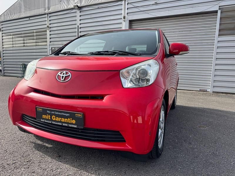 Gebraucht Toyota iQ Basis 68 PS (50 kW) 2009 Rot Kleinwagen