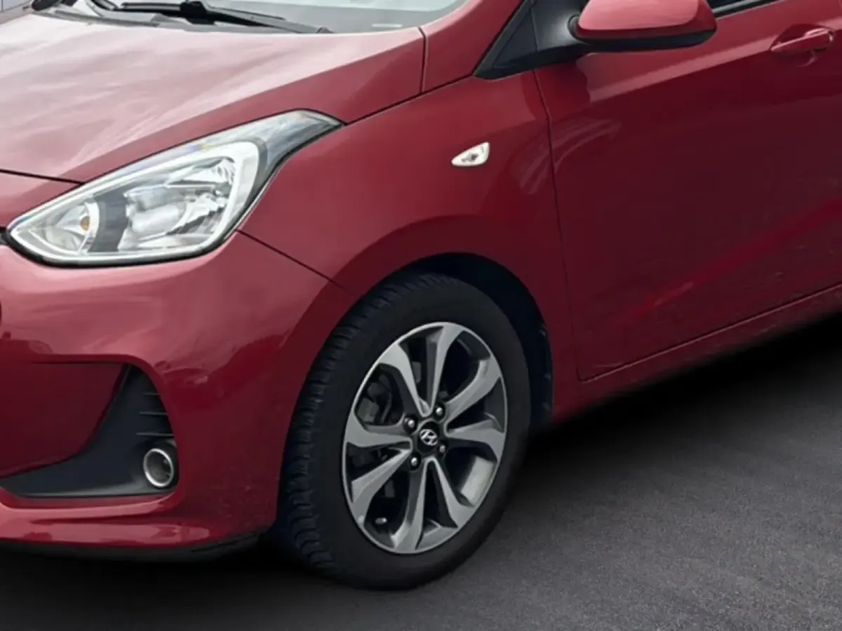Gebraucht Hyundai i10 YES! 87 PS (63 kW) 2017 Rot Kleinwagen