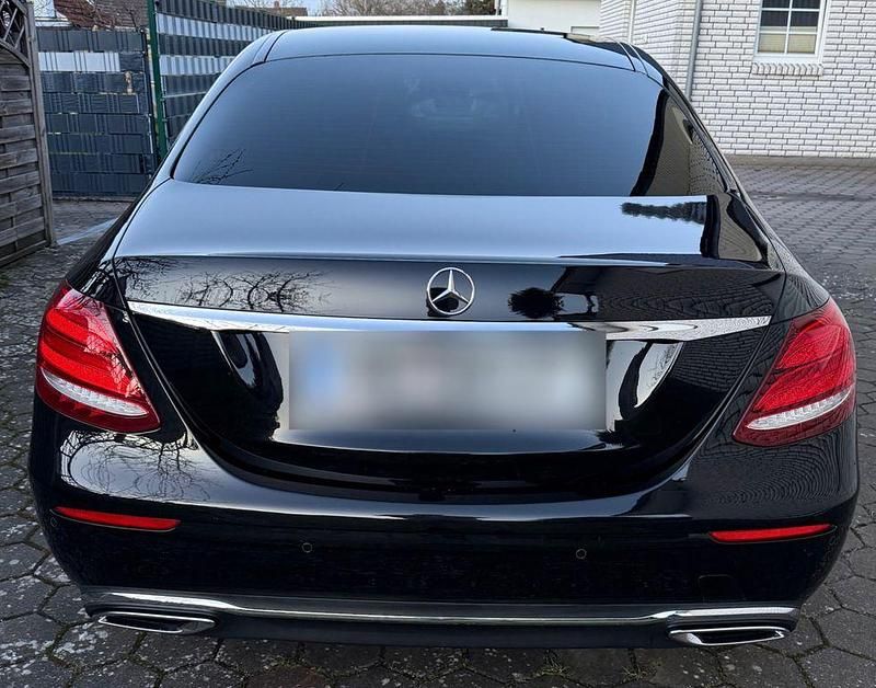 Gebraucht Mercedes E350 Avantgarde 258 PS (189 kW) 2016 Schwarz Limousine