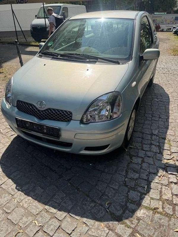 Silber Gebraucht 2005 Toyota Yaris Limousine | 2.190 € (Fairer Preis) - Bild 1/4