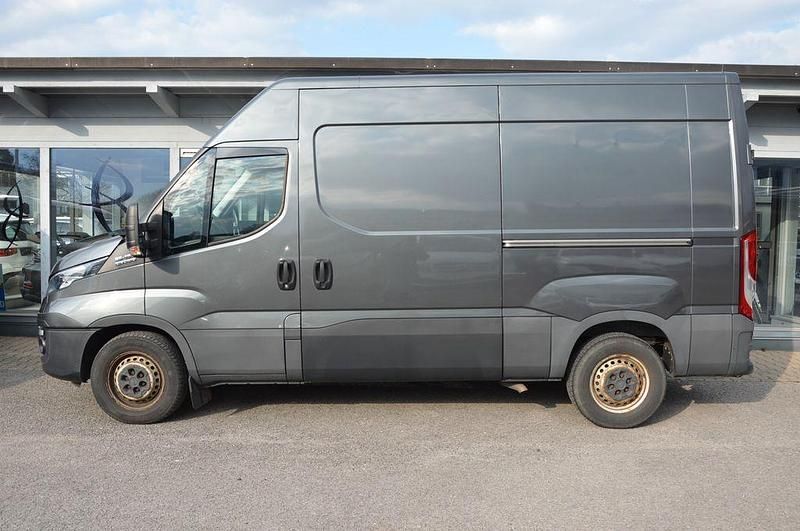 Gebraucht Iveco Daily 179 PS (131 kW) 2017 Schwarz Van / Kleinbus