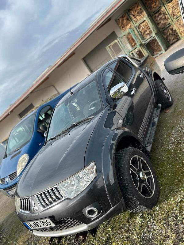 Grau Gebraucht 2012 Mitsubishi L200 Abholung | 15.000 € - Bild 1/4