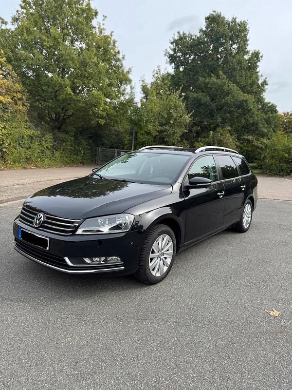Schwarz Gebraucht 2011 VW Passat Kombi | 9.000 € (Etwas zu teuer) - Bild 1/4
