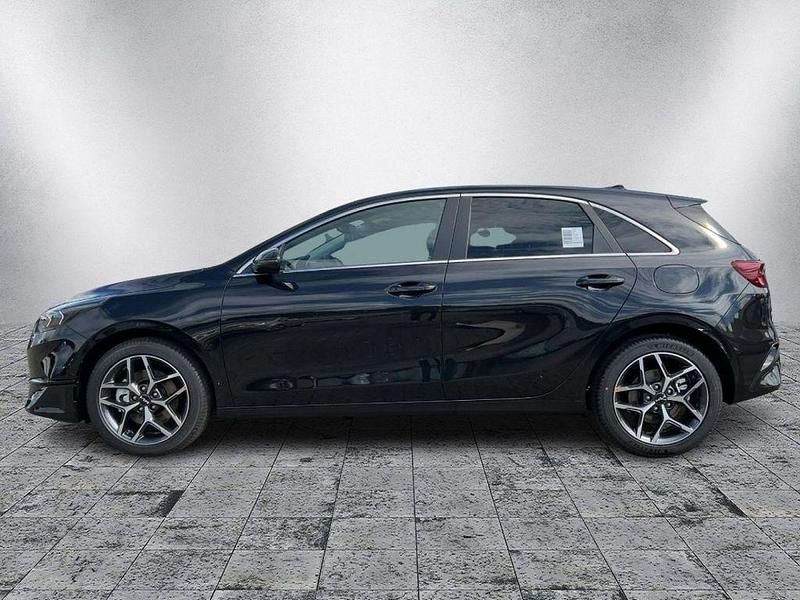 Neu Kia Ceed 140 PS (102 kW) 2025 Schwarz Kleinwagen