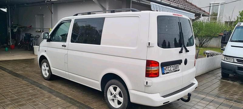 Weiß Gebraucht 2006 VW T5 Van | 9.900 € - Bild 1/4